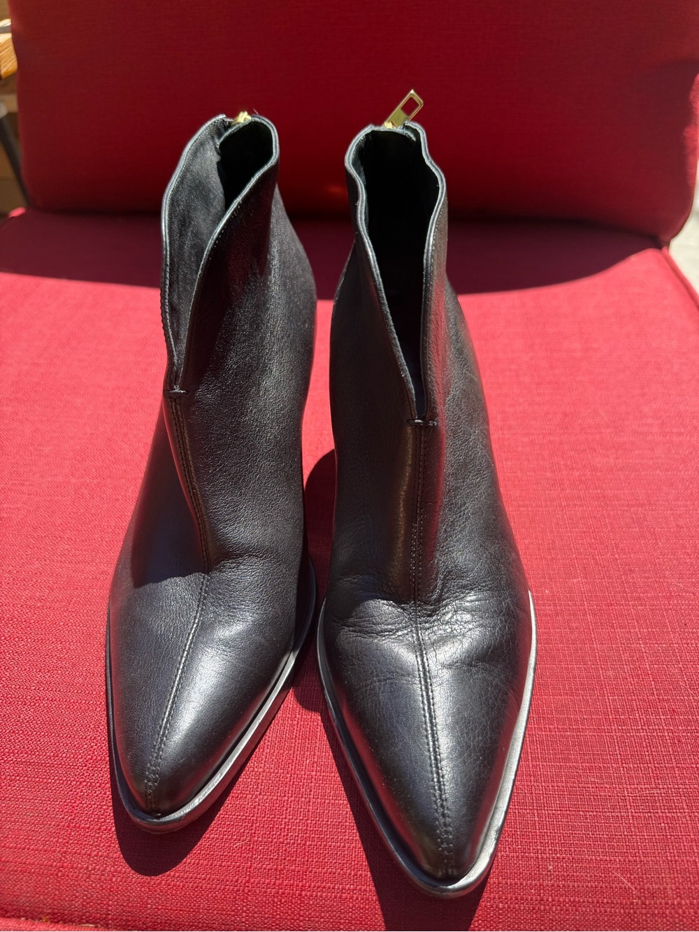 Vince.  Women's Black Pointed-Toe Leather Ankle Boots